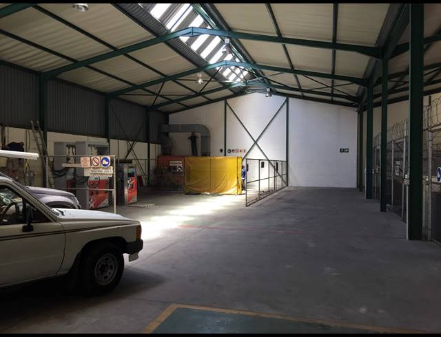 1,260M² FACTORY TO LET IN PAROW INDUSTRIAL